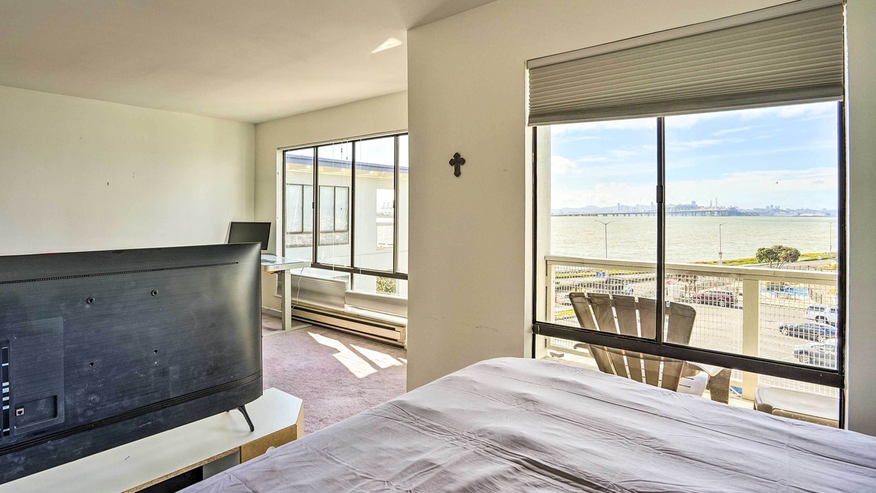 Photo of Bedroom in Emeryville