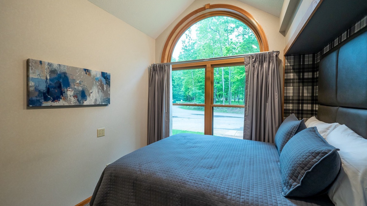 Photo of Bedroom in Canadian Lakes