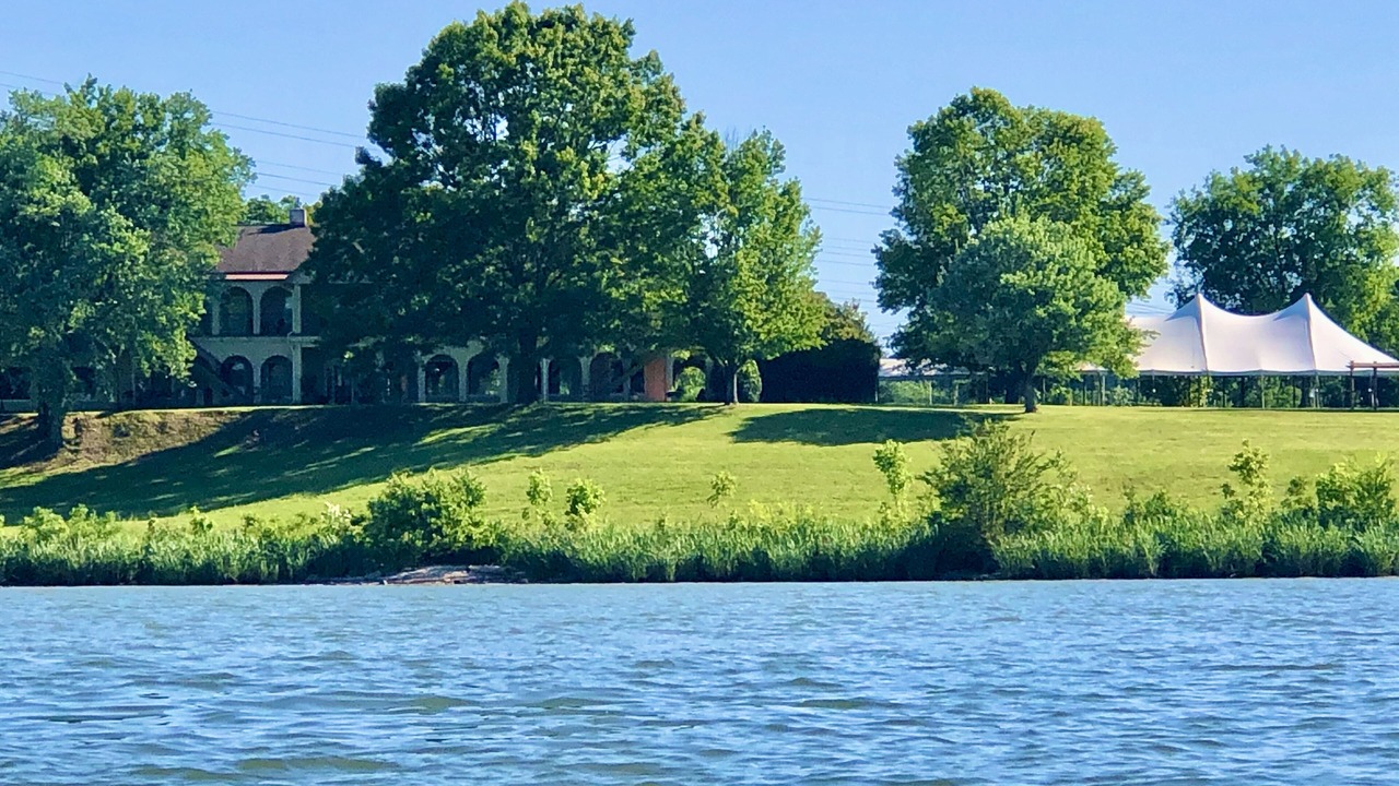 Photo of Patio Balcony in Lookout Valley Neighborhood Association