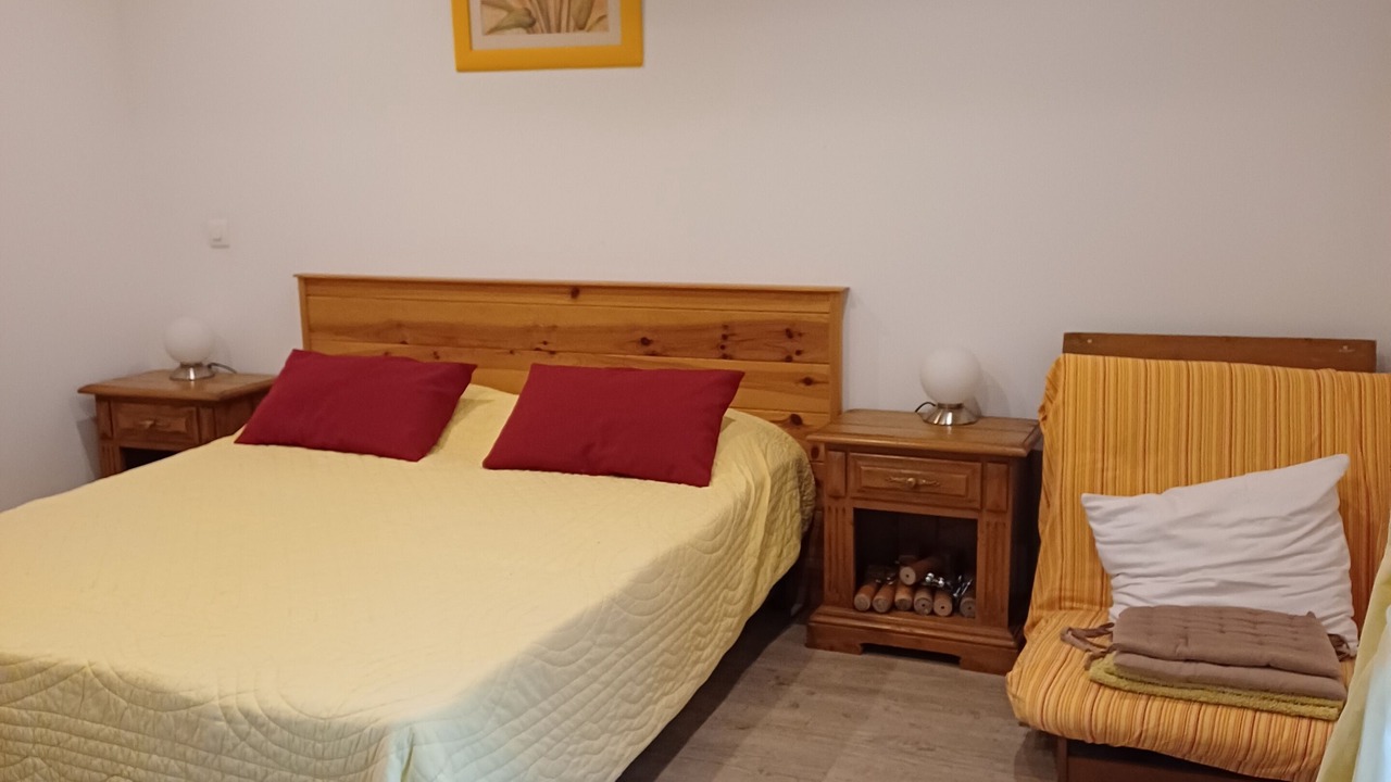 Photo of Bedroom in Montescot