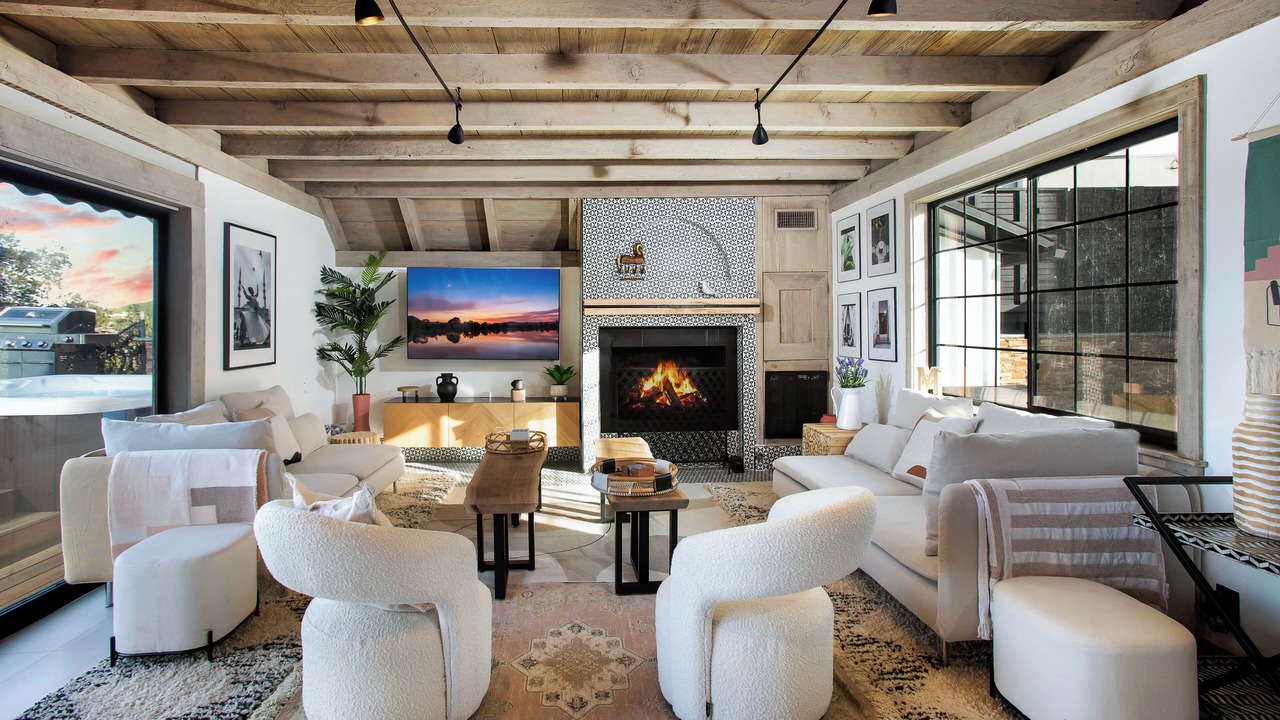 Photo of Livingroom in Woodland Hills