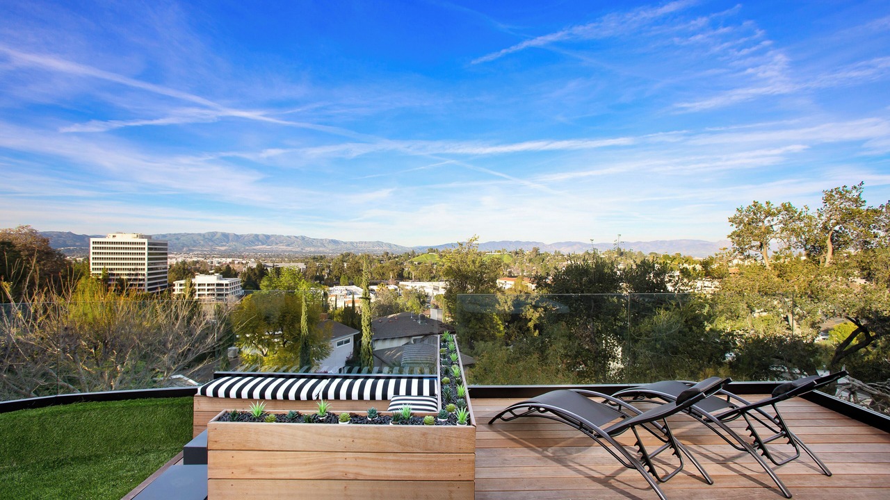 Photo of Patio Balcony in Woodland Hills