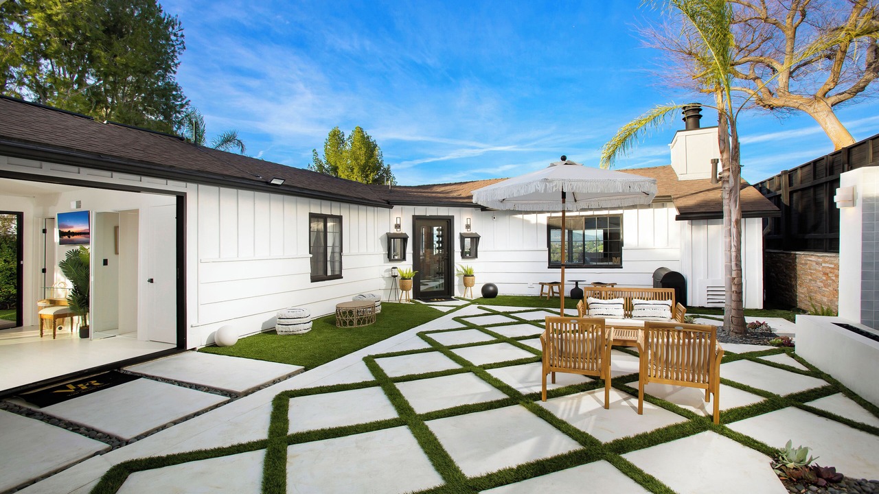 Photo of Outdoor in Woodland Hills