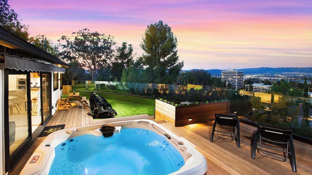 Photo of Outdoor in Woodland Hills