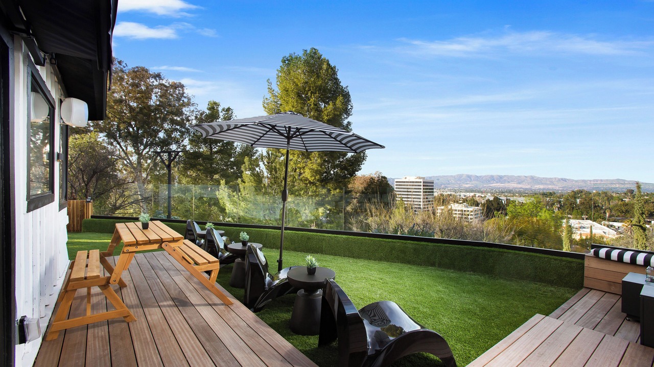 Photo of Outdoor in Woodland Hills