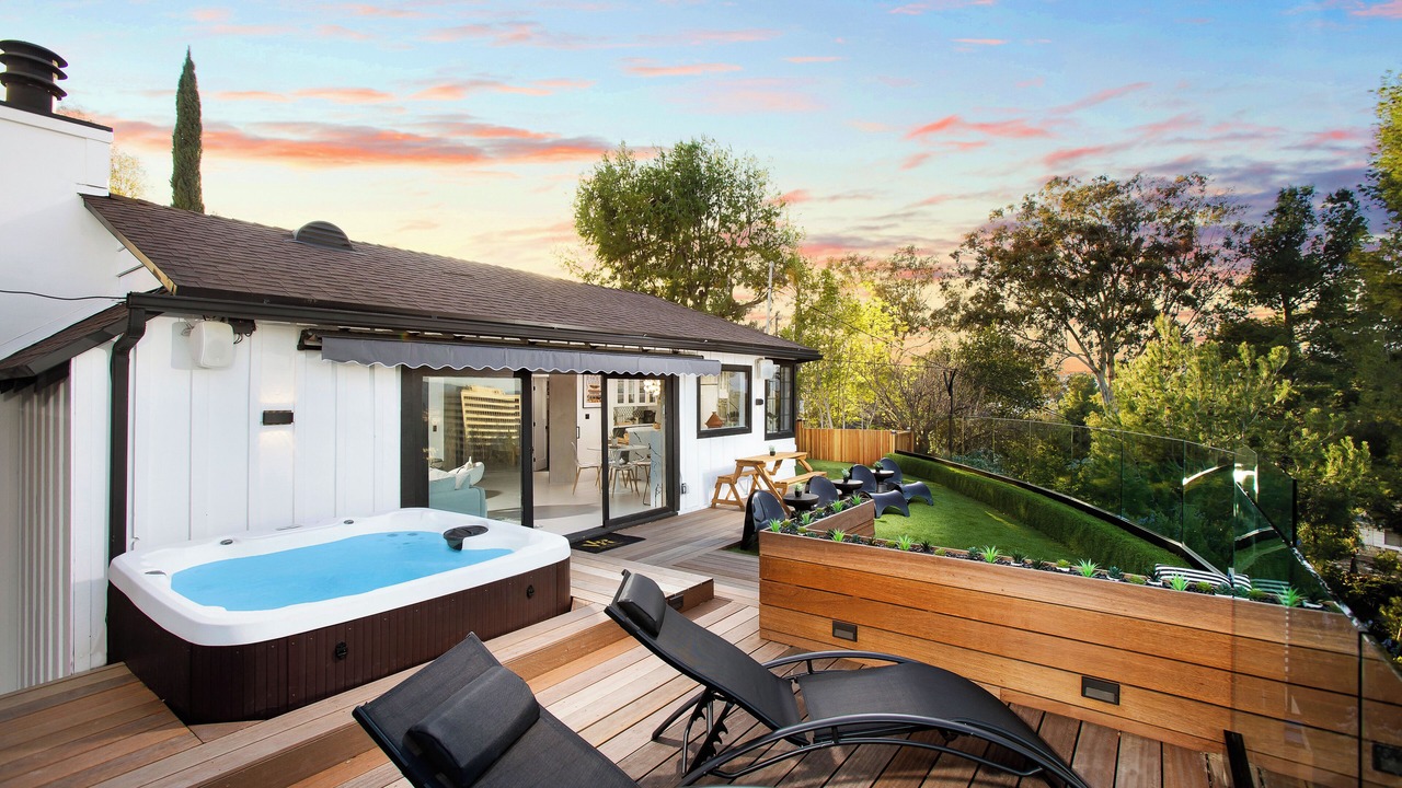 Photo of Patio Balcony in Woodland Hills