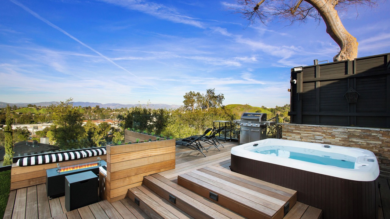 Photo of Patio Balcony in Woodland Hills