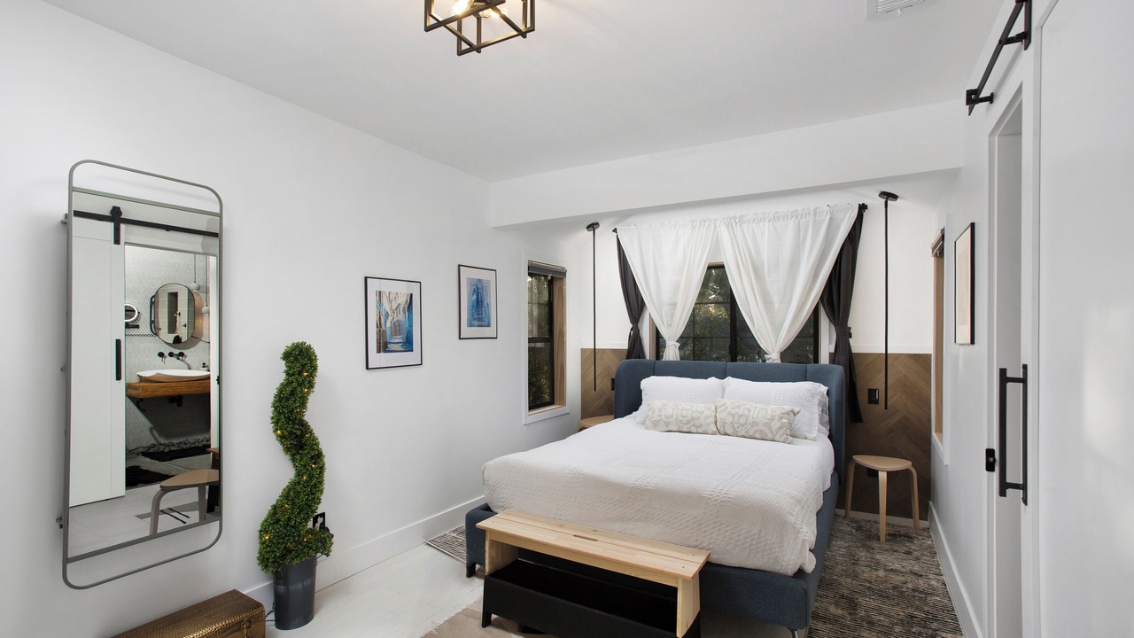 Photo of Bedroom in Woodland Hills