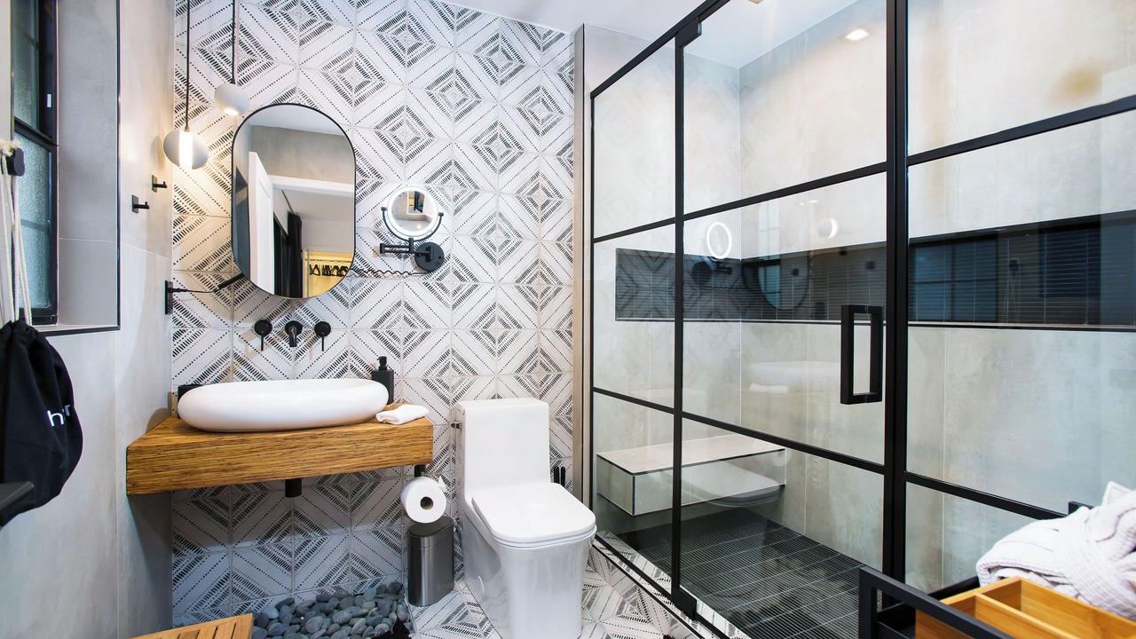 Photo of Bathroom in Woodland Hills