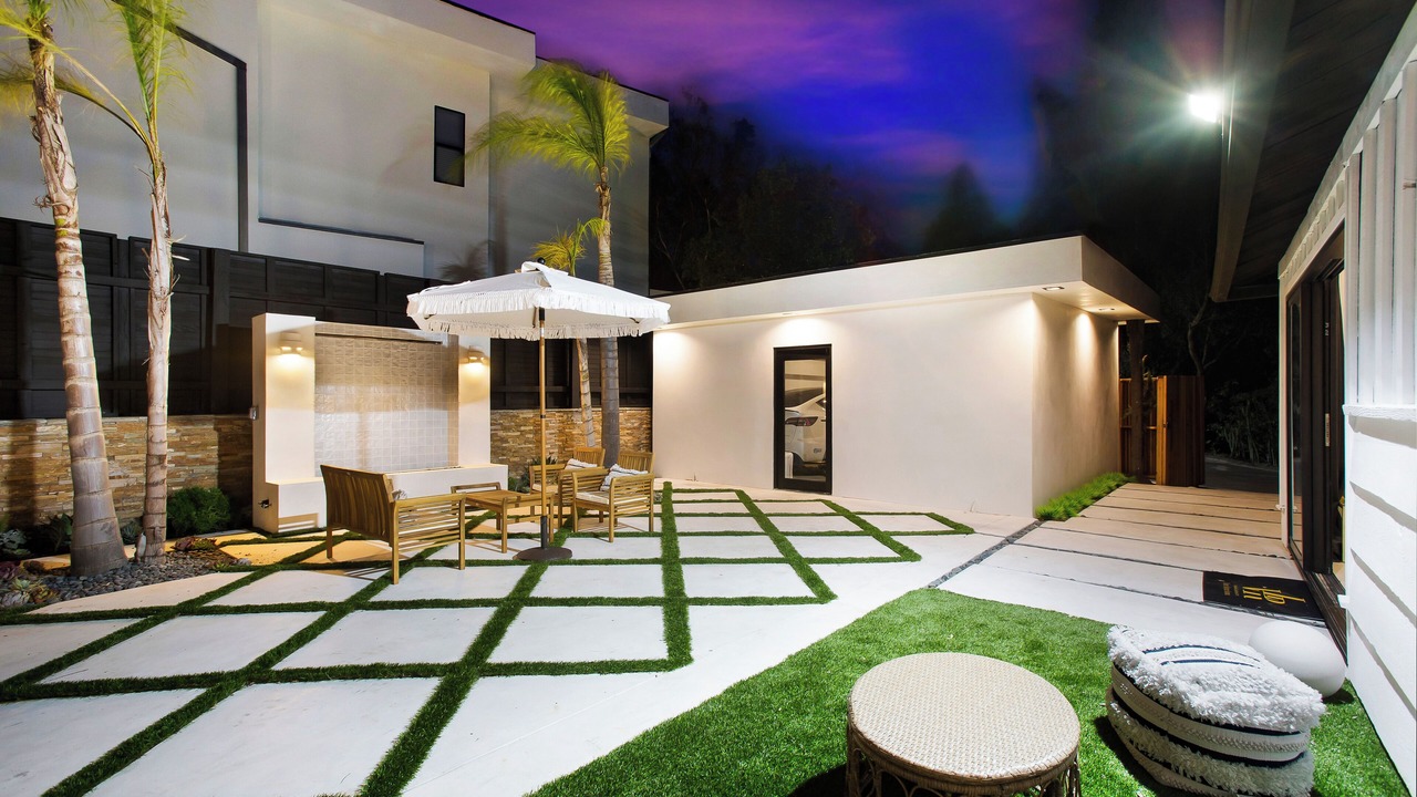 Photo of Patio Balcony in Woodland Hills