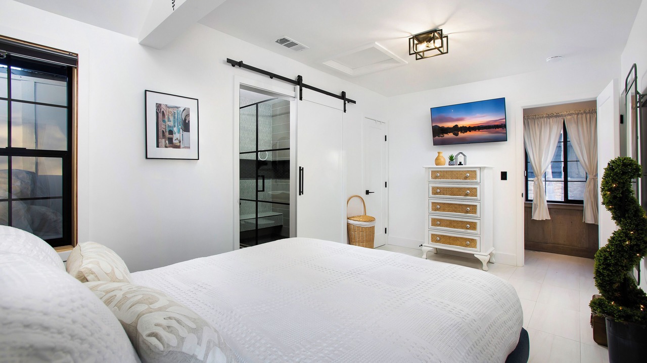Photo of Bedroom in Woodland Hills