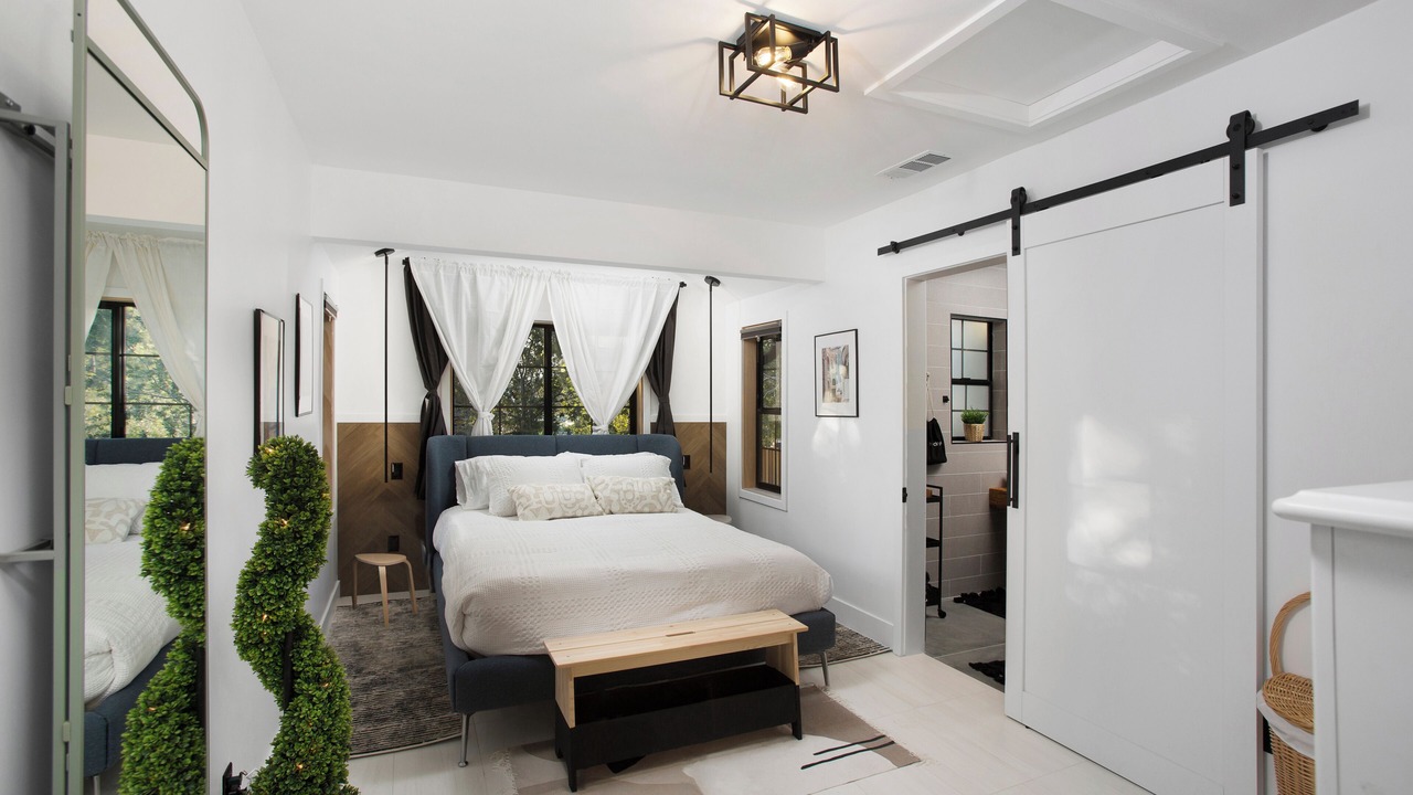 Photo of Bedroom in Woodland Hills
