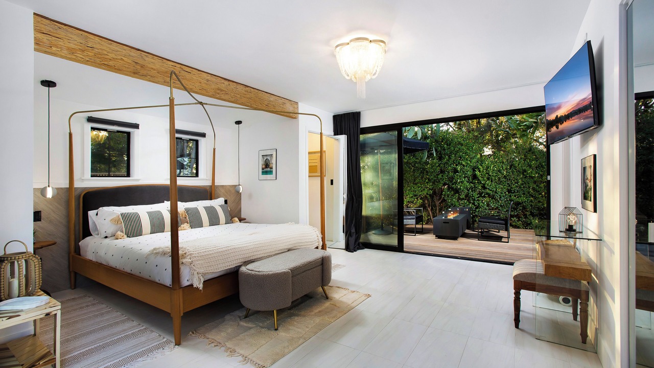 Photo of Bedroom in Woodland Hills