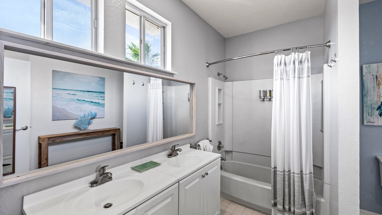 Photo of Bathroom in Pirates Beach