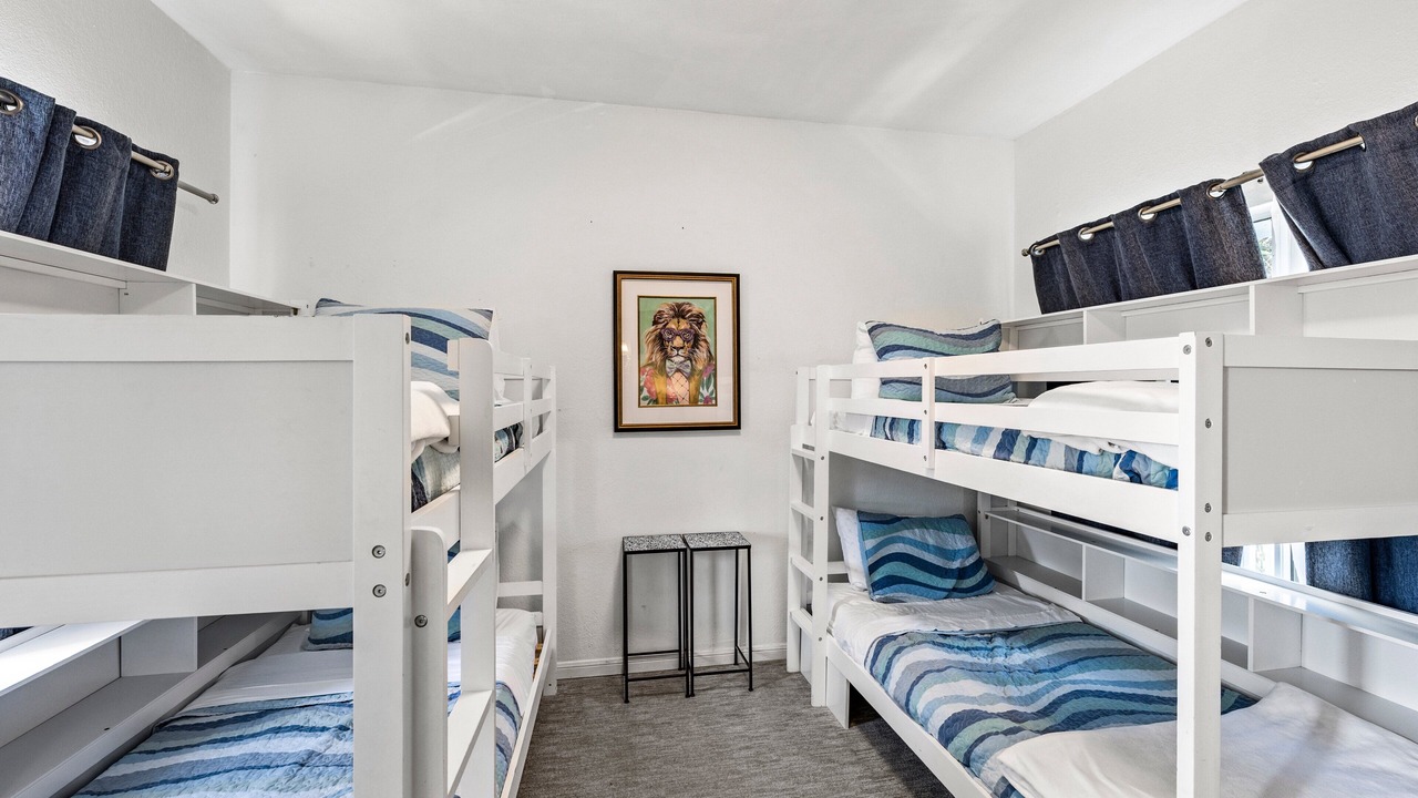 Photo of Bedroom in Pirates Beach