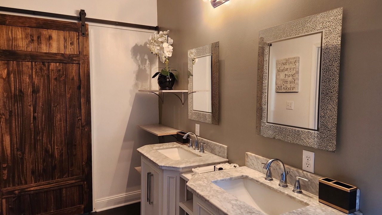 Photo of Bathroom in Pinnacle