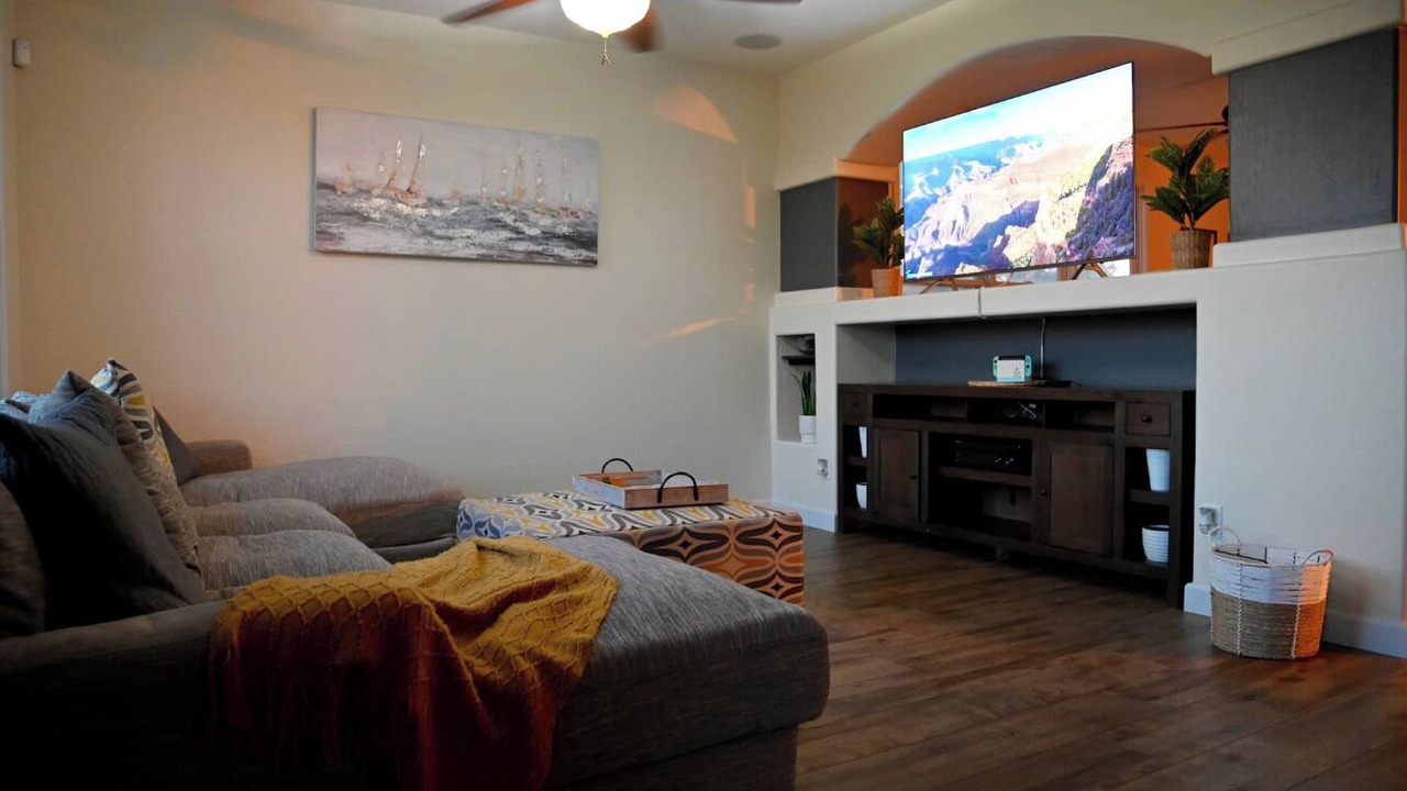 Photo of Livingroom in Surprise Farms