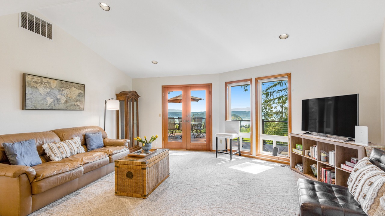 Photo of Livingroom in Oak Harbor