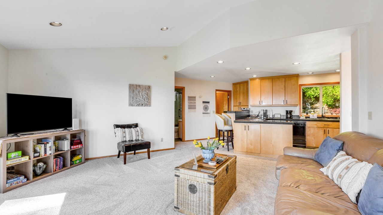 Photo of Livingroom in Oak Harbor