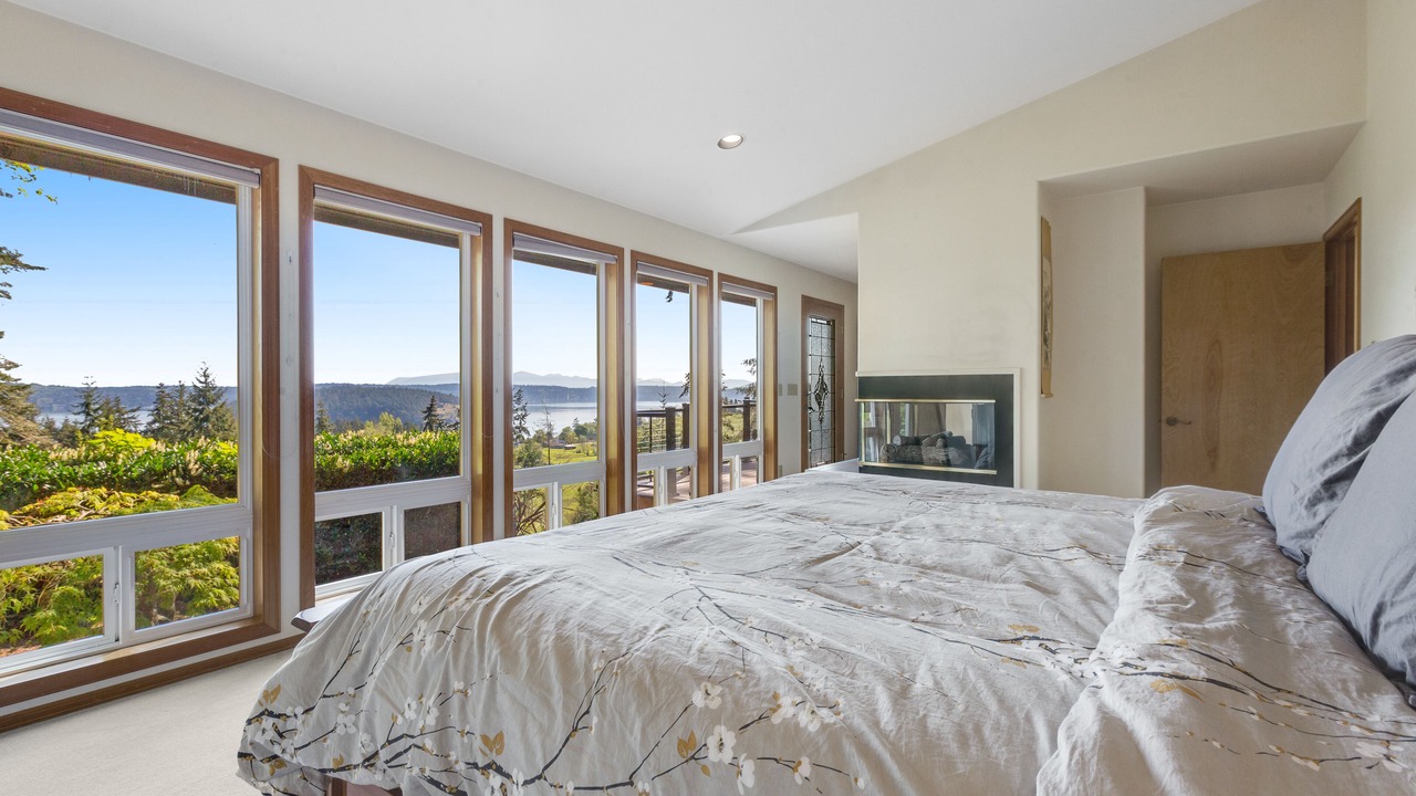 Photo of Bedroom in Oak Harbor