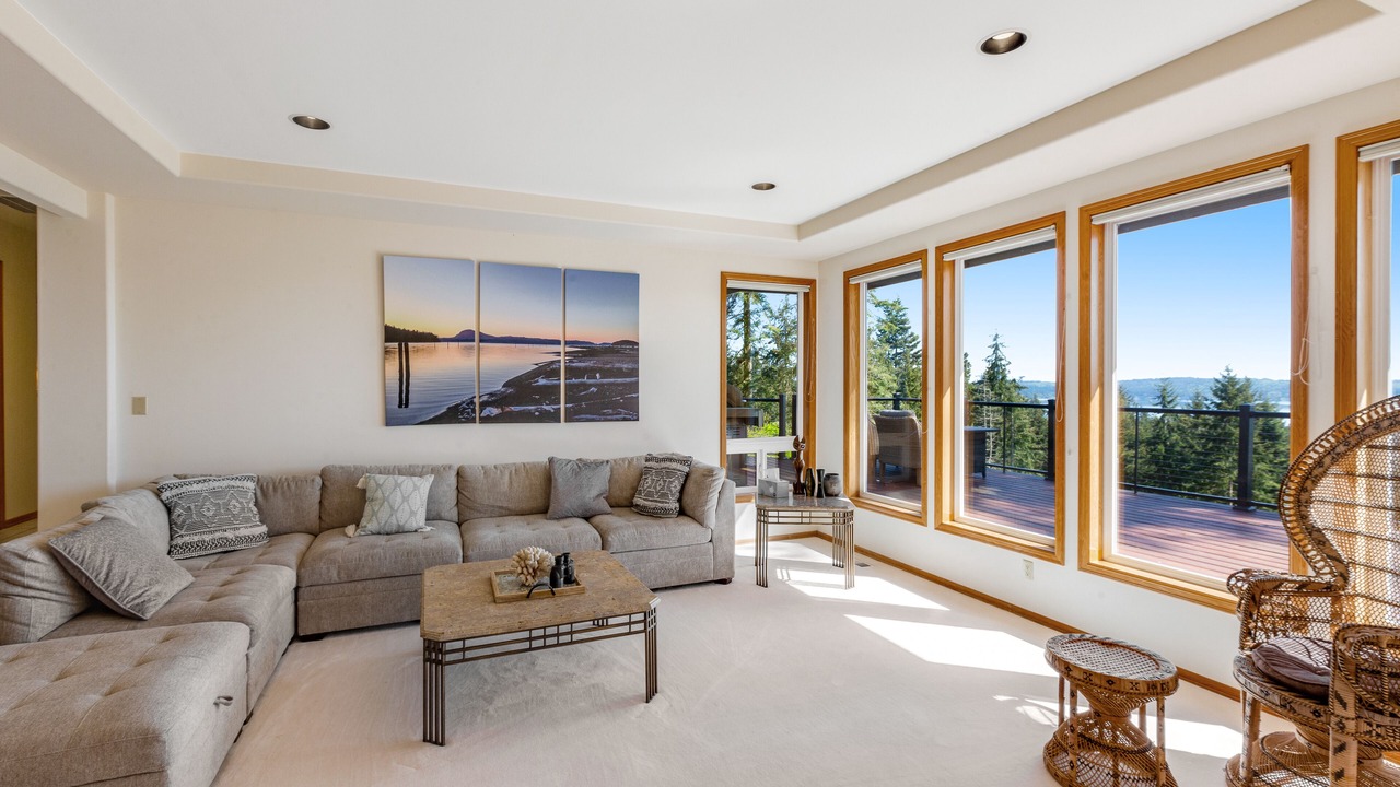 Photo of Livingroom in Oak Harbor