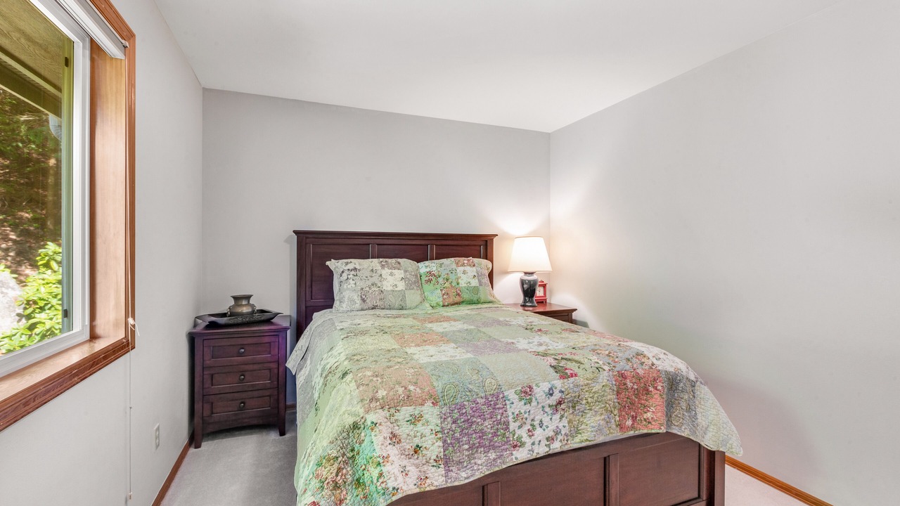Photo of Bedroom in Oak Harbor
