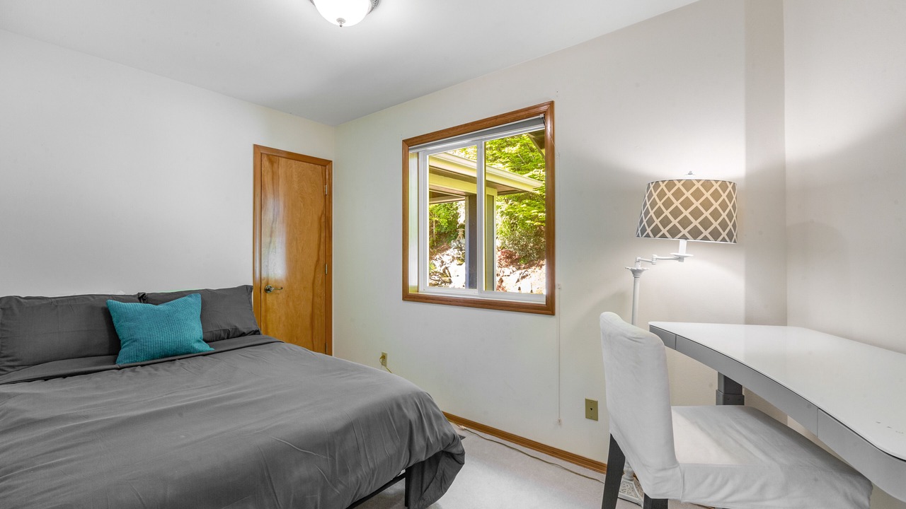 Photo of Bedroom in Oak Harbor