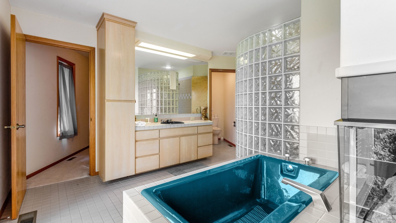 Photo of Bathroom in Oak Harbor