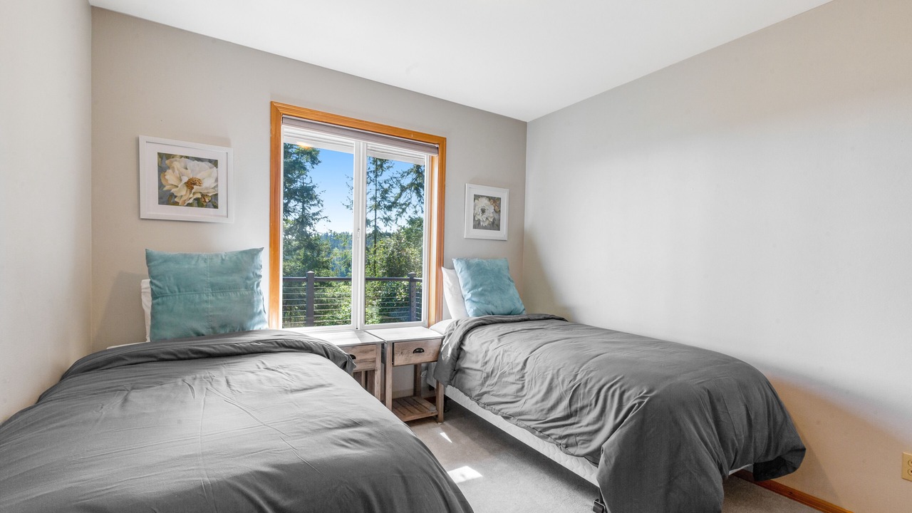 Photo of Bedroom in Oak Harbor