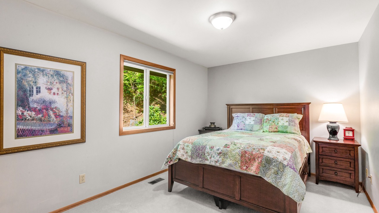 Photo of Bedroom in Oak Harbor