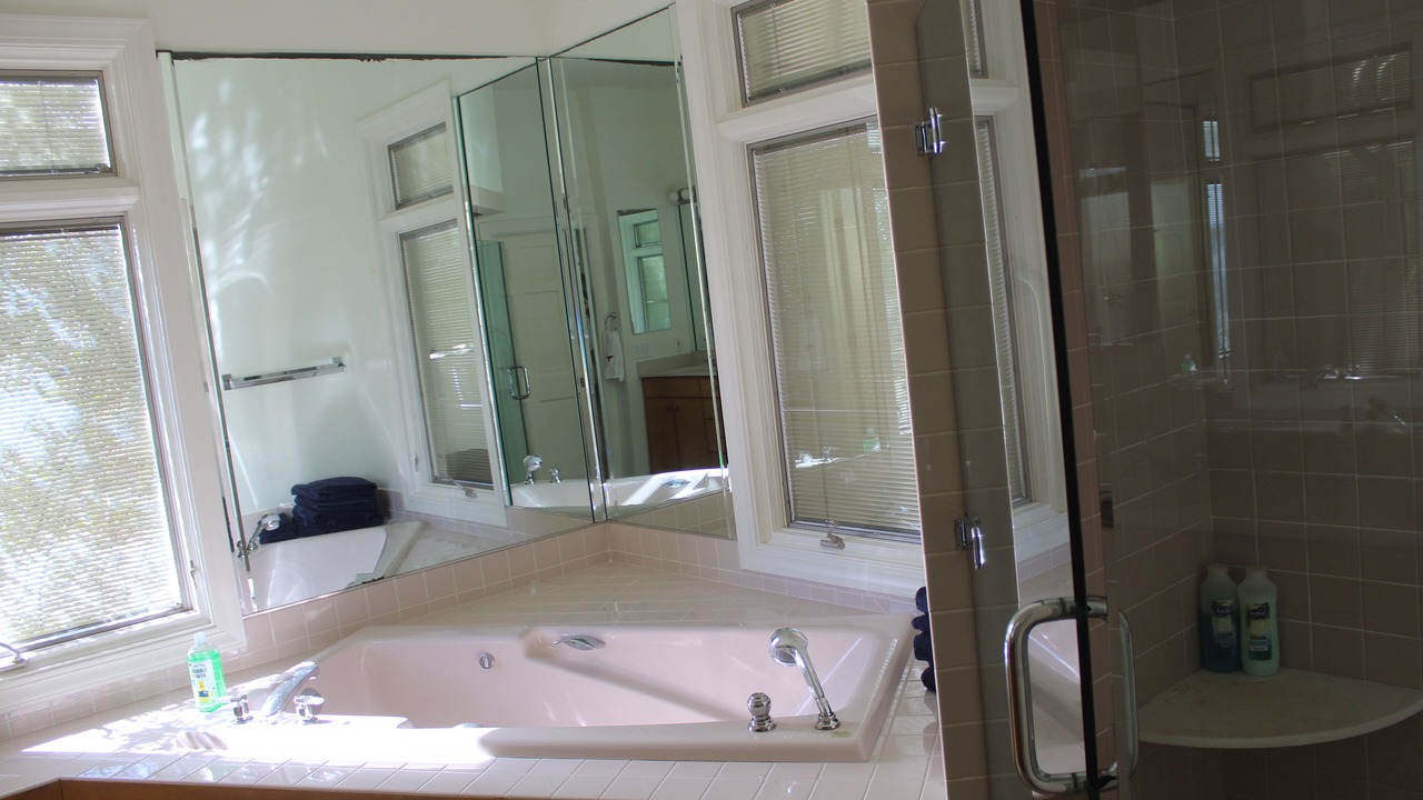 Photo of Bathroom in Grissom - Highland