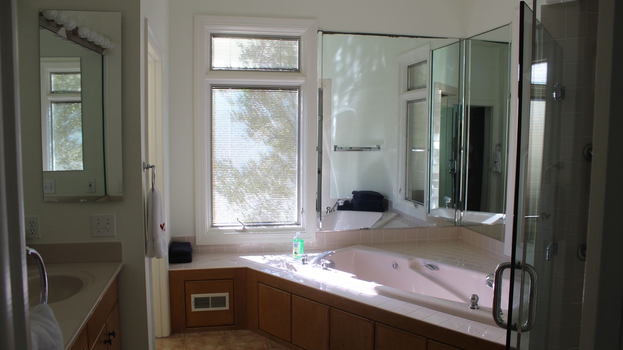 Photo of Bathroom in Grissom - Highland