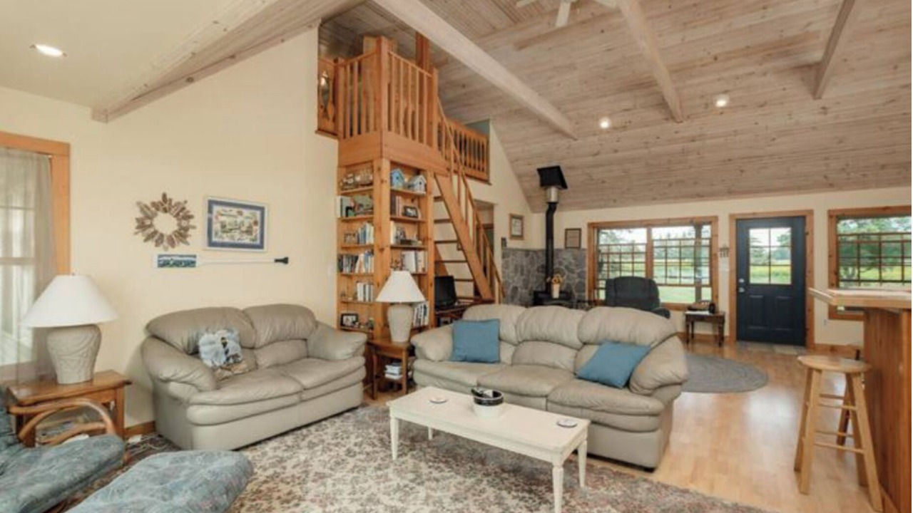 Photo of Livingroom in Kingston