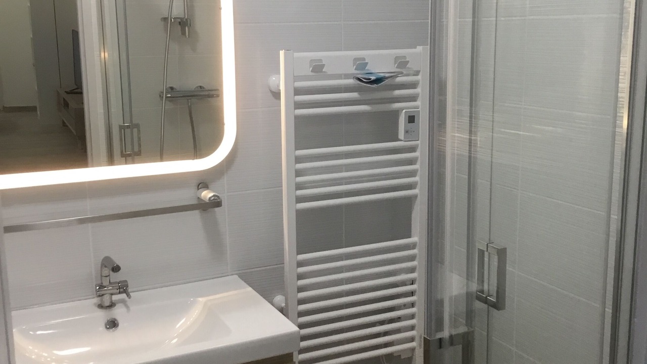 Photo of Bathroom in Anatole France Danton