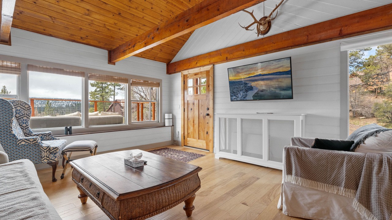 Photo of Livingroom in Fawnskin