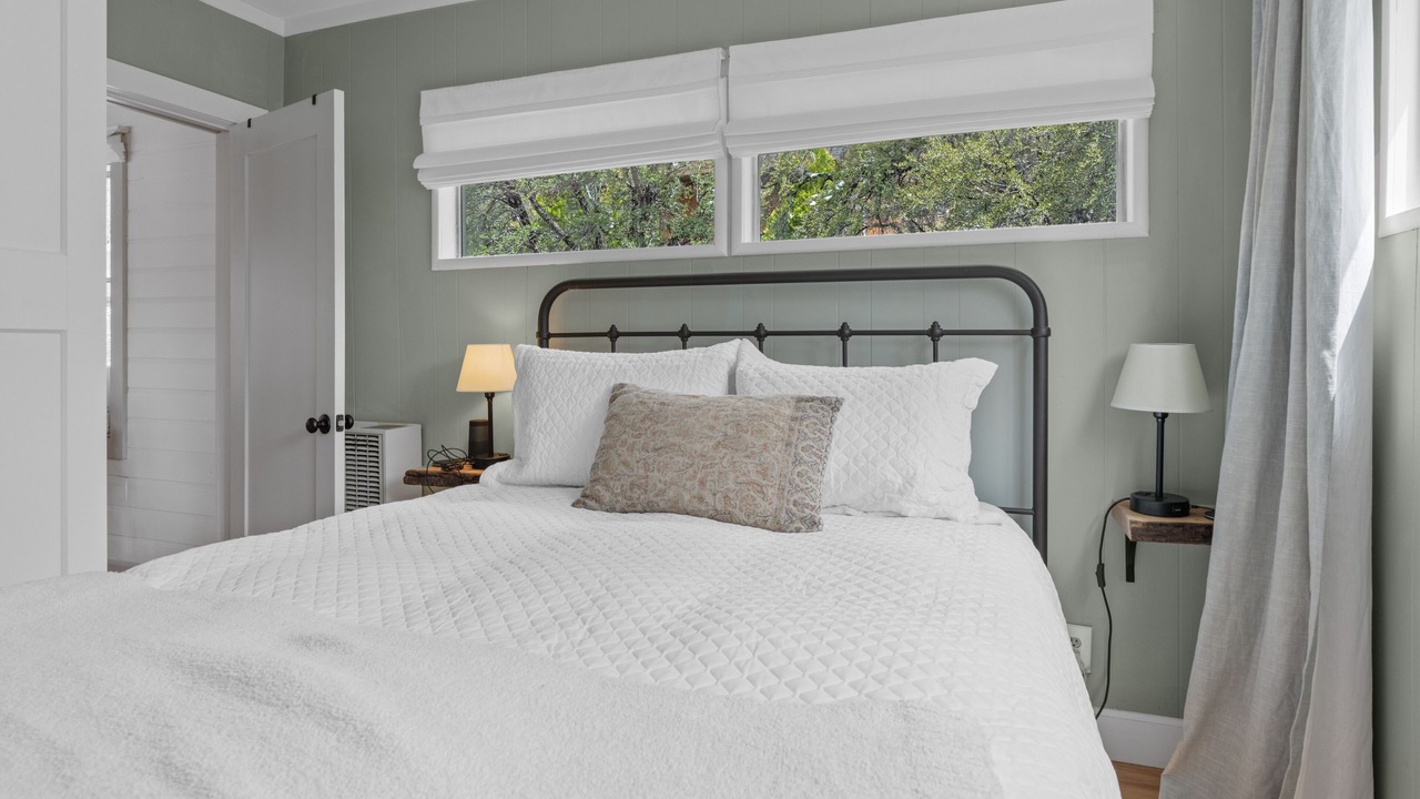 Photo of Bedroom in Fawnskin