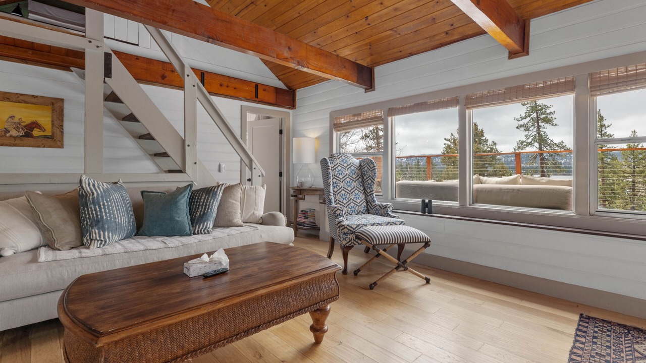 Photo of Livingroom in Fawnskin