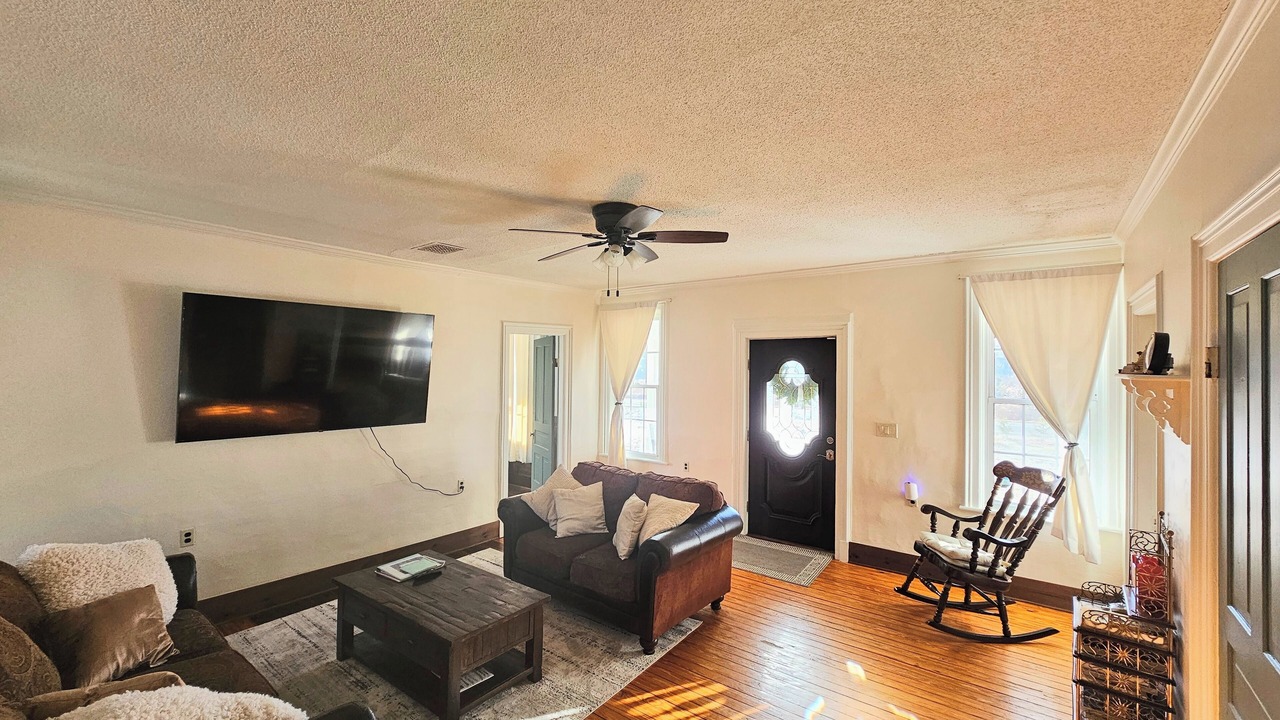 Photo of Livingroom in Whittaker