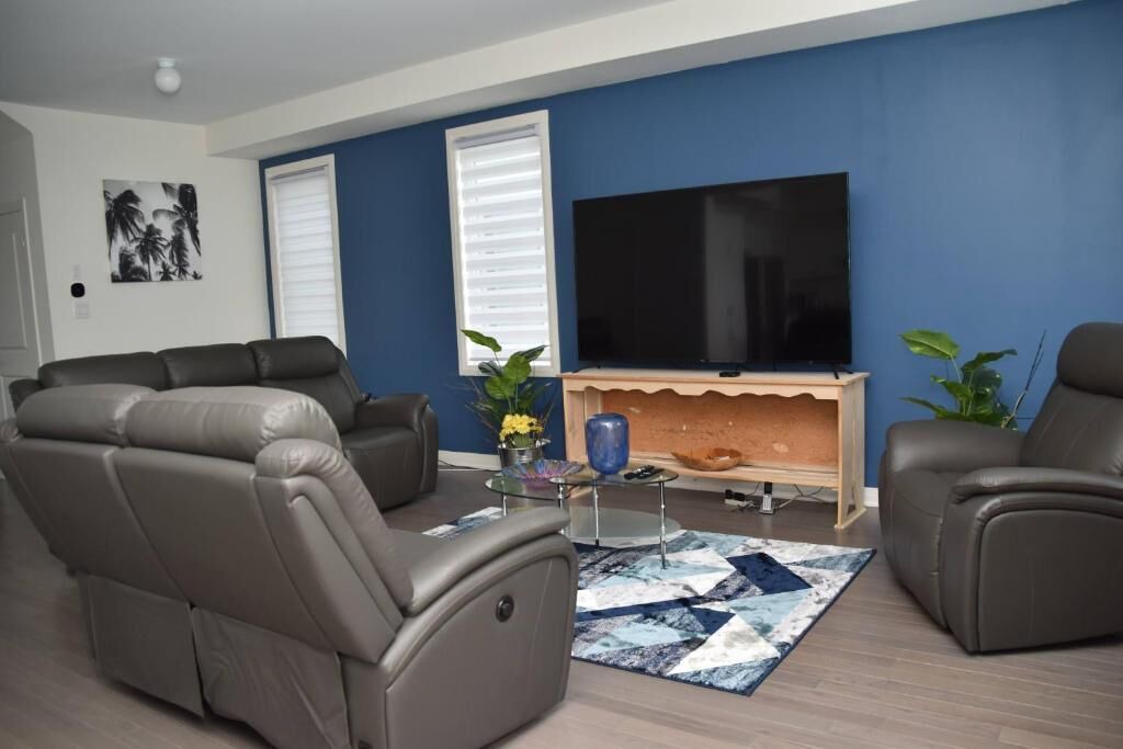 Photo of Livingroom in Bowmanville