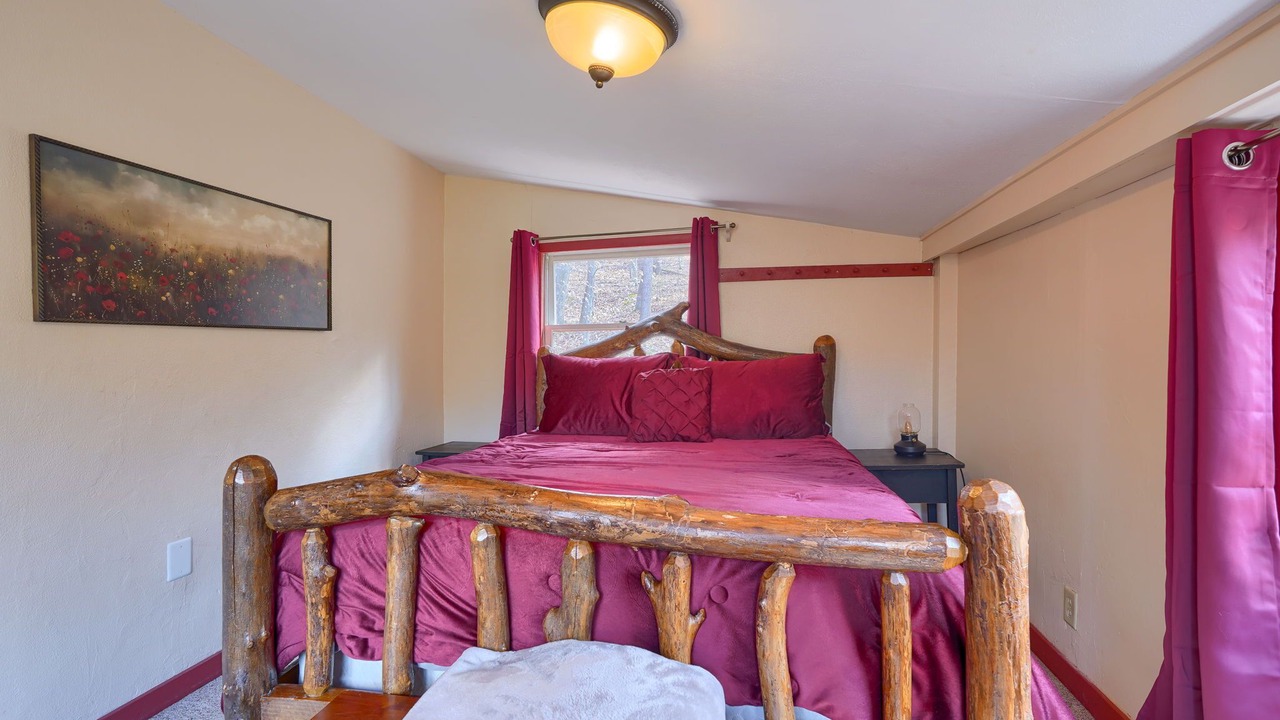 Photo of Bedroom in Laurelville