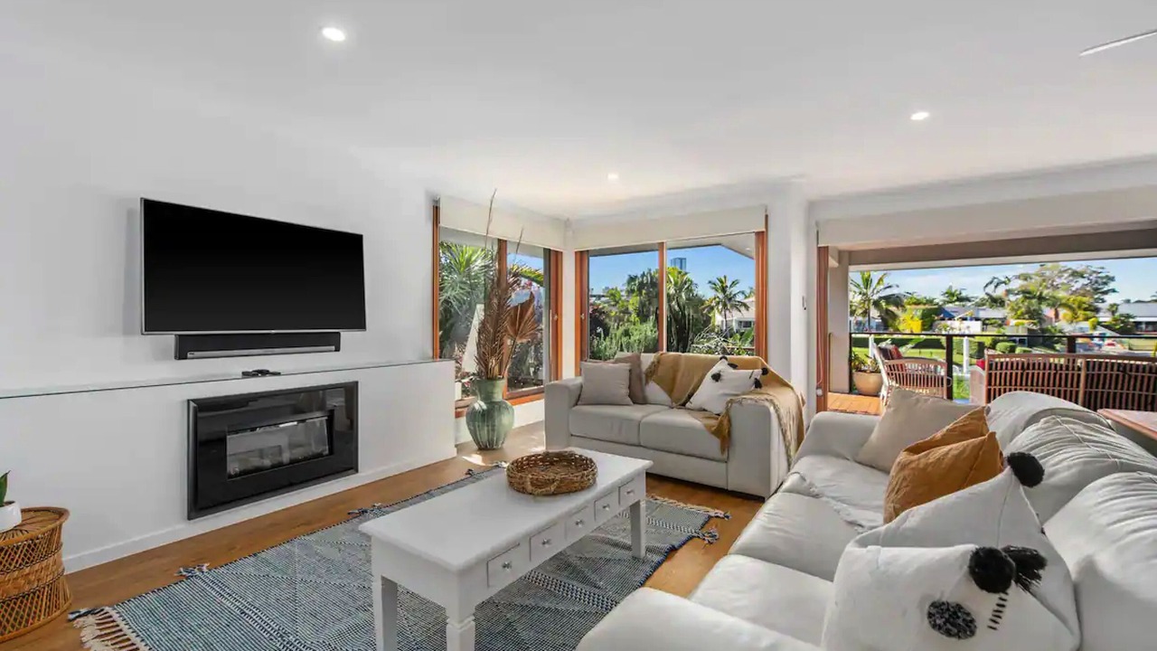 Photo of Livingroom in Broadbeach Waters