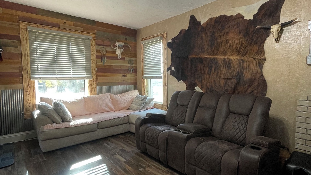 Photo of Livingroom in Osage County