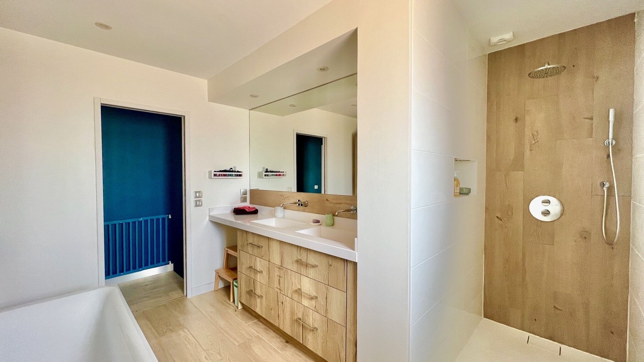 Photo of Bathroom in Saint-Jean-de-Vedas