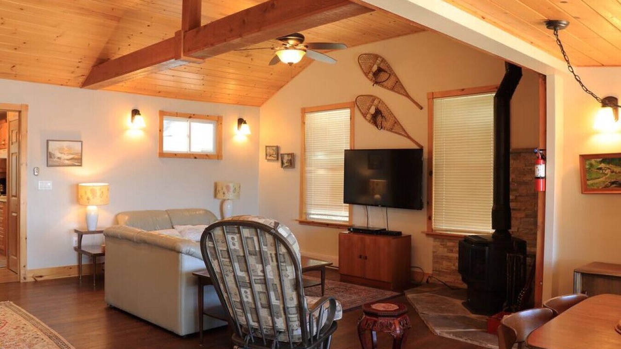 Photo of Livingroom in Port McNicoll