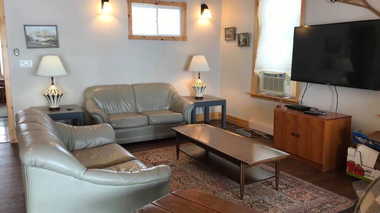 Photo of Livingroom in Port McNicoll