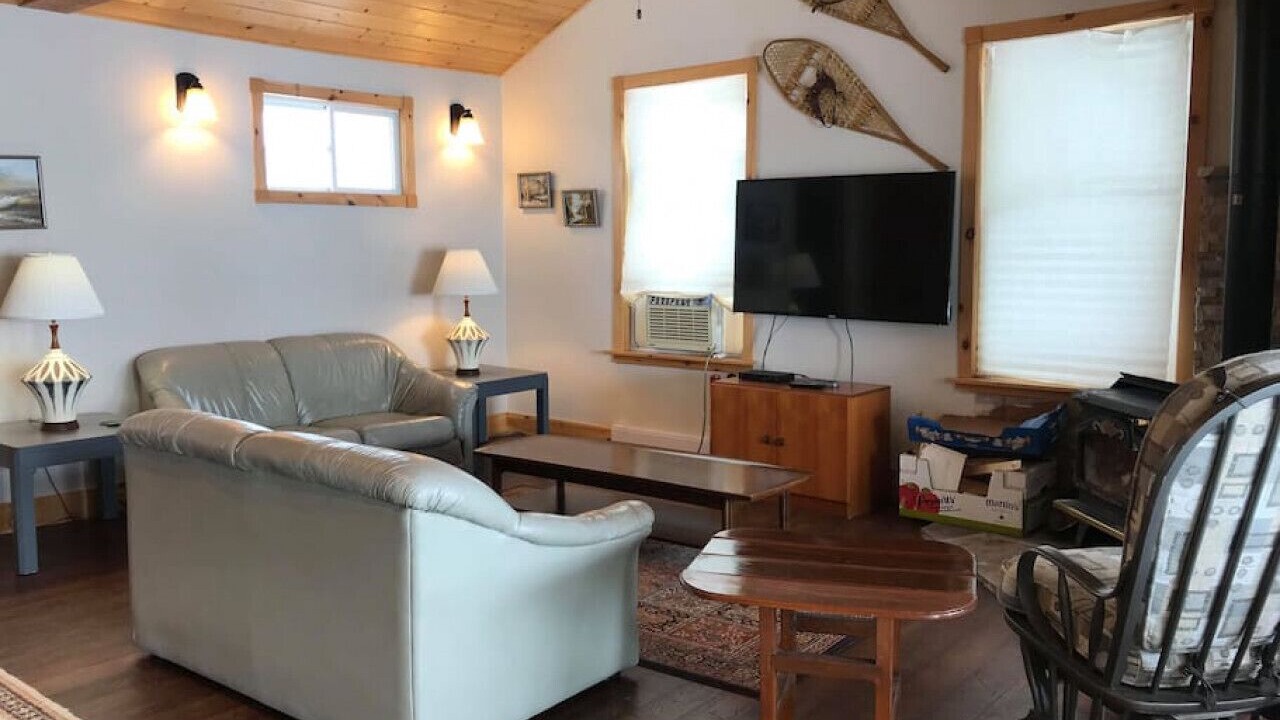 Photo of Livingroom in Port McNicoll