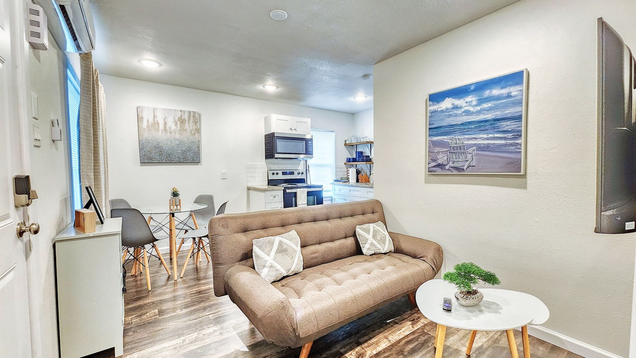 Photo of Livingroom in South Central Houston