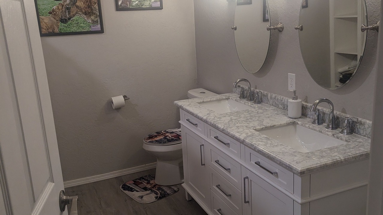 Photo of Bathroom in Cache