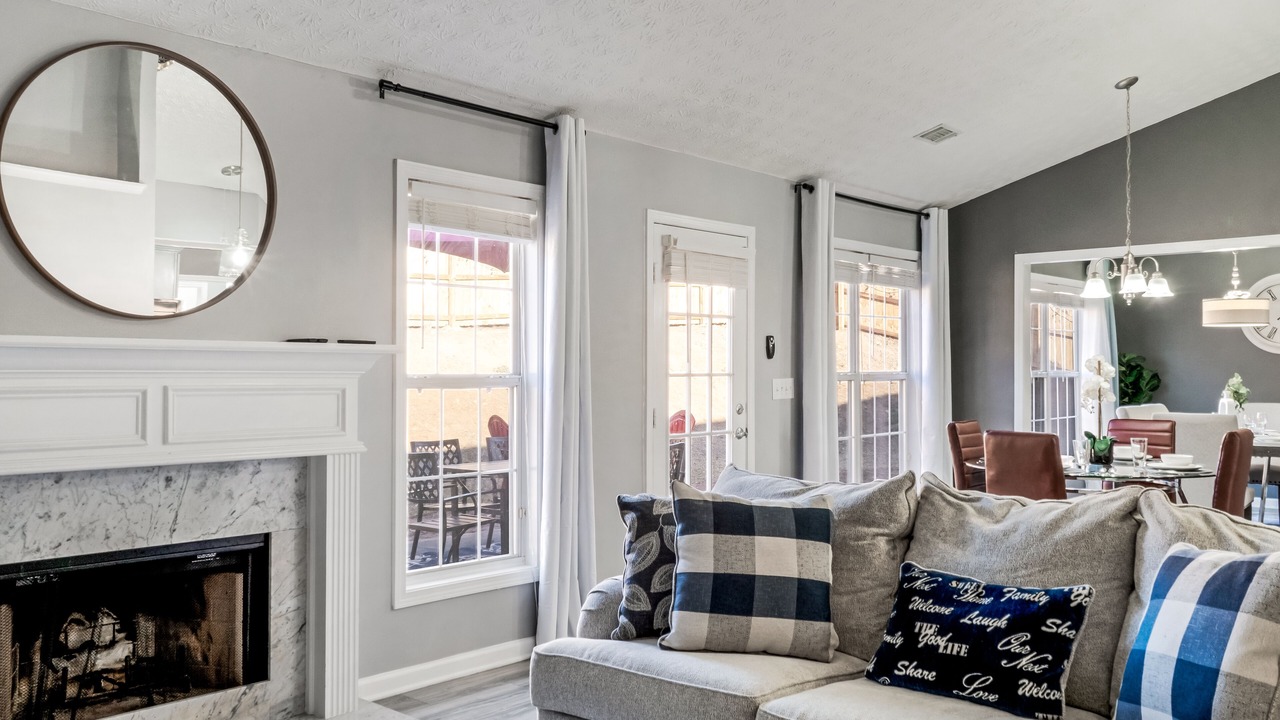 Photo of Livingroom in Lawrenceville
