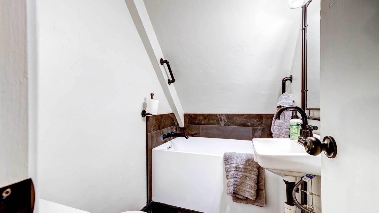 Photo of Bathroom in Cold Springs